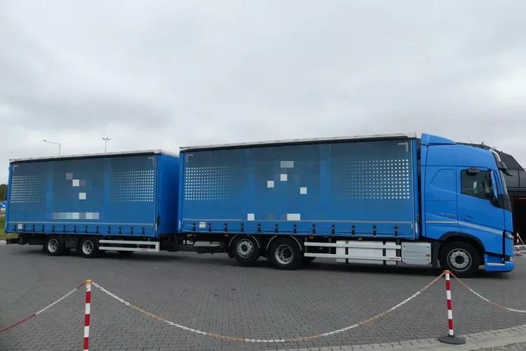 Volvo FH4 500 KM / EURO 6 / ZESTAW PRZESTRZENNY / KLIMA POSTOJOWA / zdjęcie 6