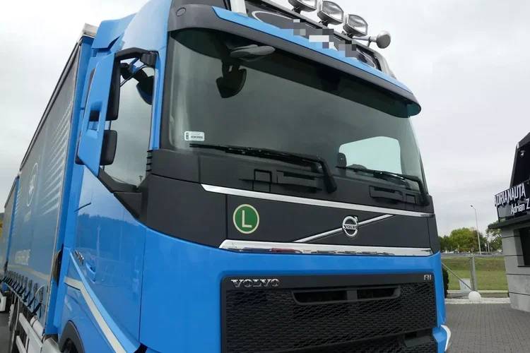 Volvo FH4 500 KM / EURO 6 / ZESTAW PRZESTRZENNY / KLIMA POSTOJOWA / zdjęcie 9
