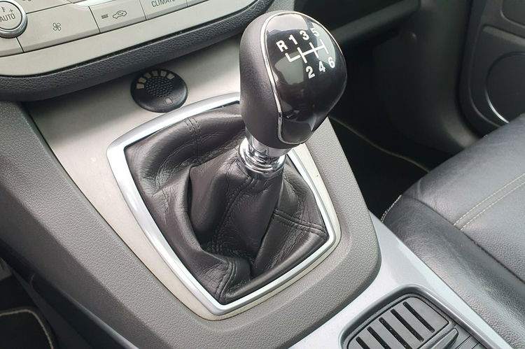 Ford Kuga 2.0 TDCi 163KM # 4x4 # Titanium # Bogate Wyposażenie # Super Stan zdjęcie 24