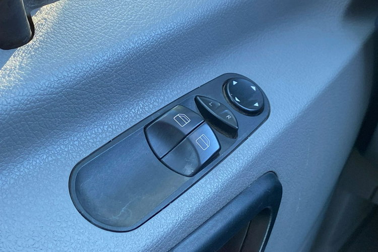 Volkswagen Crafter 2.0 tdi 140 km ladny zadbany brak wkładu zdjęcie 24