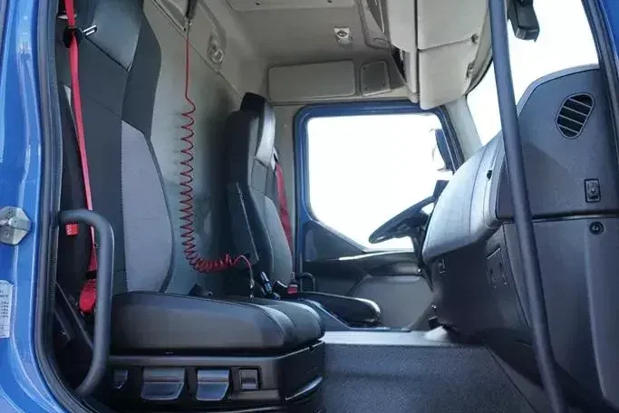 Renault / D 320 / EURO 6 / FIRANKA / 21 PALET / ŁAD. 16 390 KG zdjęcie 8