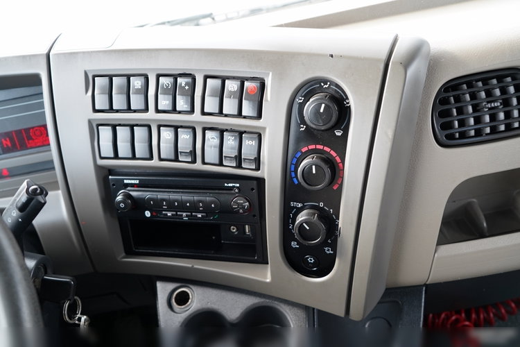 Renault KERAX / 4x4 / BETONOMIESZARKA 5m3 / MANUAL /  zdjęcie 31