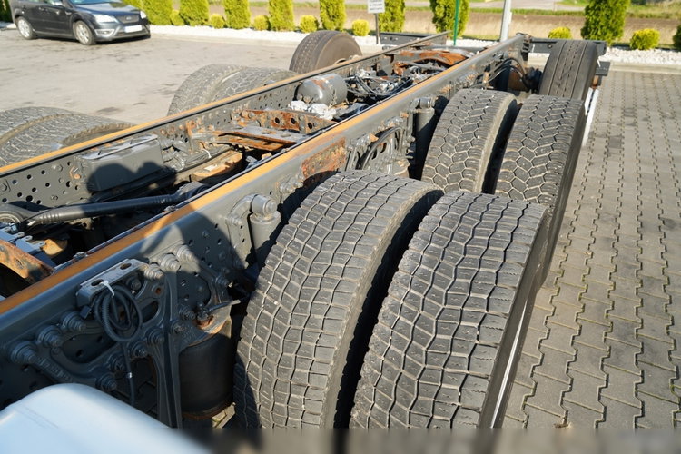 Mercedes AROCS 3248 / 8X4 / TRIDEM / RAMA POD ZABUDOWE 8 M / OŚ SKRETNA I PODNOSZONA / RETARDER  zdjęcie 13
