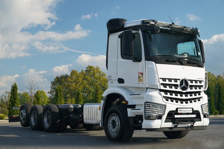 Mercedes AROCS 3248 / 8X4 / TRIDEM / RAMA POD ZABUDOWE 8 M / OŚ SKRETNA I PODNOSZONA / RETARDER  zdjęcie 1