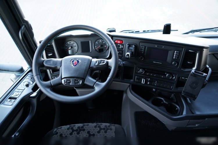 Scania R 450 / RETARDER / HYDRAULIKA / KLIMA POSTOJOWA / ALUFELGI / SPROWADZONA zdjęcie 29