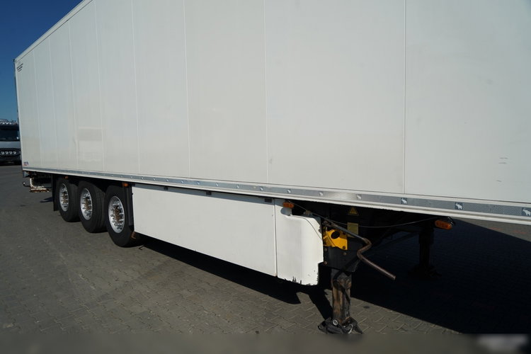 SCHMITZ / CHŁODNIA / THERMO KING SLX 300 / HAKÓWKA / OŚ PODNOSZONA / KOSZ NA PALETY zdjęcie 9