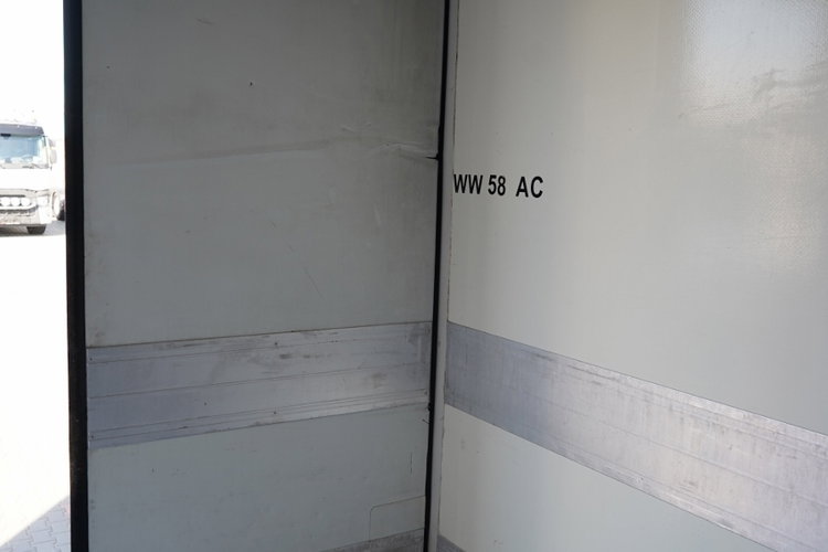 SCHMITZ / CHŁODNIA / THERMO KING SLX 300 / HAKÓWKA / OŚ PODNOSZONA / KOSZ NA PALETY zdjęcie 21