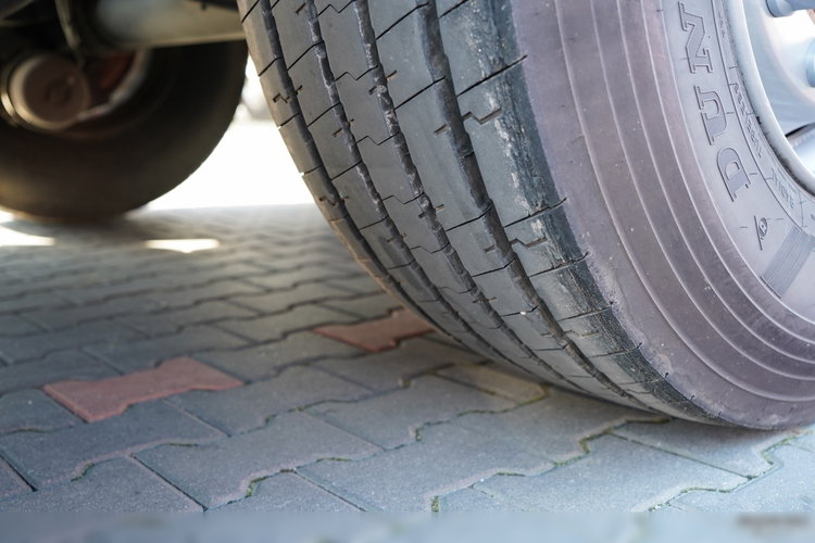 SCHMITZ / CHŁODNIA / THERMO KING SLX 300 / HAKÓWKA / OŚ PODNOSZONA / KOSZ NA PALETY zdjęcie 23