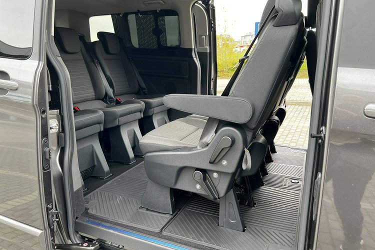 Ford Tourneo Custom 2.0tdci 130 KM automat 9.os. Long Polski salon f-kt VAT 1.wl 1.r. Gwar zdjęcie 38