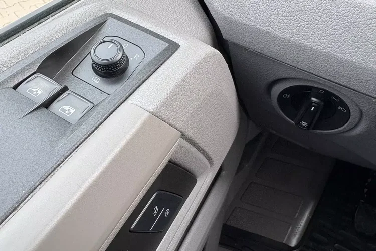 Volkswagen Crafter L3H2 119999zł NETTO Brygadówka 7 osób 2.0TDi/140KM zdjęcie 18