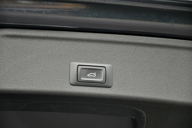 Audi A4 2.0TDI(150KM) Bi-Xenon Led Navi MMI El.Klapa Welur Chrom F1 Alu19"ASO zdjęcie 38