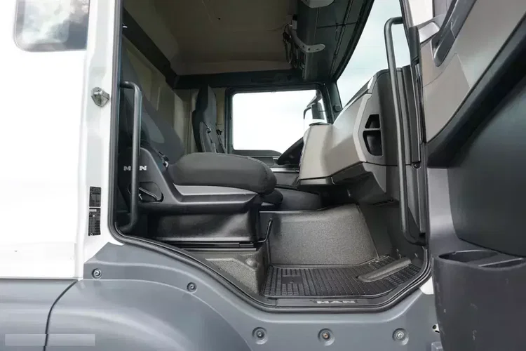 MAN TGS / 26.360 / EURO 6 / CHŁODNIA + WINDA / 23 PALETY zdjęcie 40