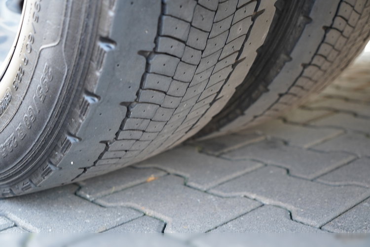 Volvo FH 500 / 6x2 / FIRANKA - 7.7 m / 2024 / KLIMA POSTOJOWA / ZAWIESIE DOKI DO WÓZKA / OŚ PODNOSZONA / ALUFELGI / zdjęcie 29