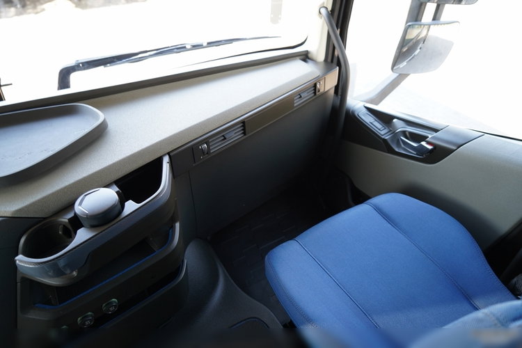 Volvo FH 500 / 6x2 / FIRANKA - 7.7 m / 2024 / KLIMA POSTOJOWA / ZAWIESIE DOKI DO WÓZKA / OŚ PODNOSZONA / ALUFELGI / zdjęcie 42