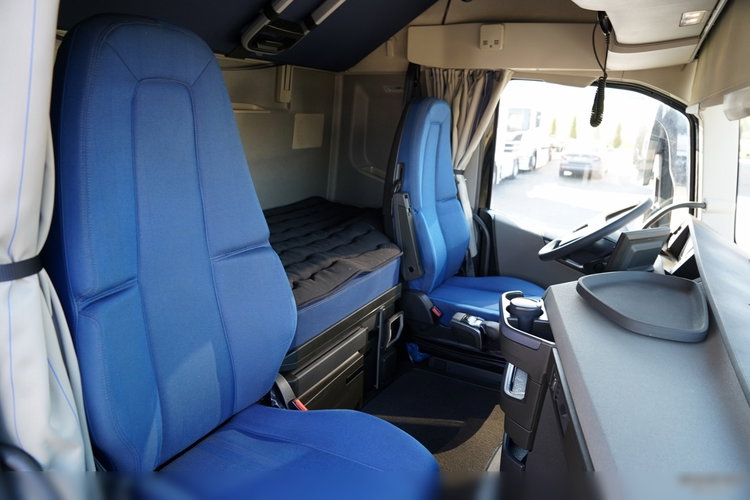 Volvo FH 500 / 6x2 / FIRANKA - 7.7 m / 2024 / KLIMA POSTOJOWA / ZAWIESIE DOKI DO WÓZKA / OŚ PODNOSZONA / ALUFELGI / zdjęcie 45