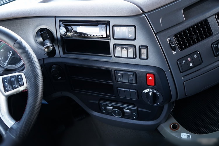 DAF XF 530 / RETARDER / KLIMA POSTOJOWA / SUPER SPACE CAB / zdjęcie 32