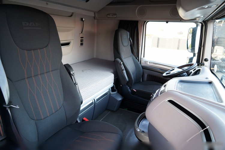 DAF XF 530 / RETARDER / KLIMA POSTOJOWA / SUPER SPACE CAB / zdjęcie 38