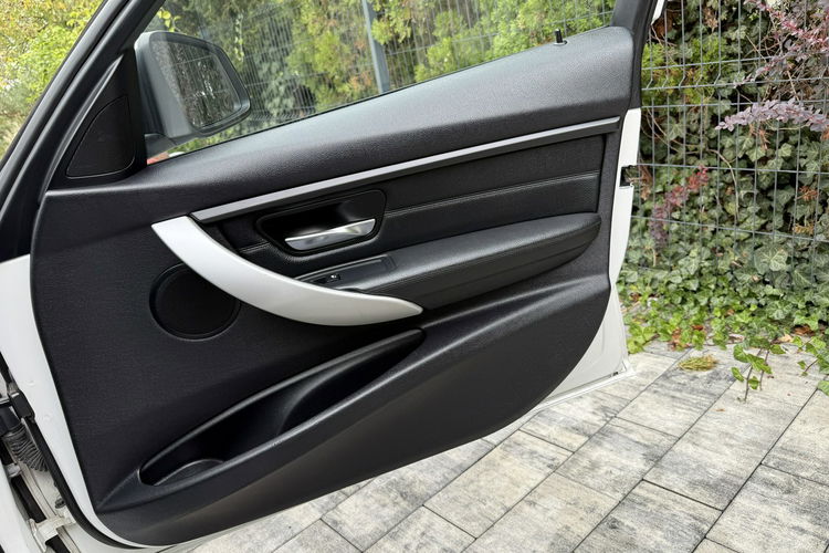 BMW 320 NOWY ROZRZĄD Bardzo zadbana zdjęcie 33