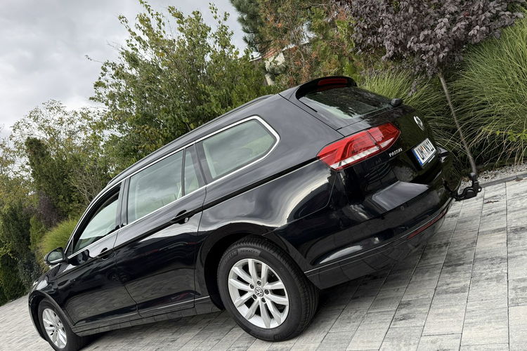 Volkswagen Passat Bardzo zadbana - oryginalny przebieg - zdjęcie 2