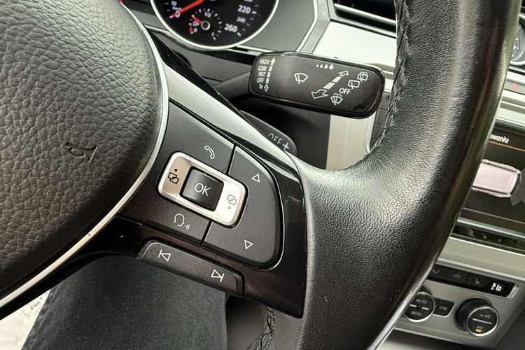 Volkswagen Passat Bardzo zadbana - oryginalny przebieg - zdjęcie 22