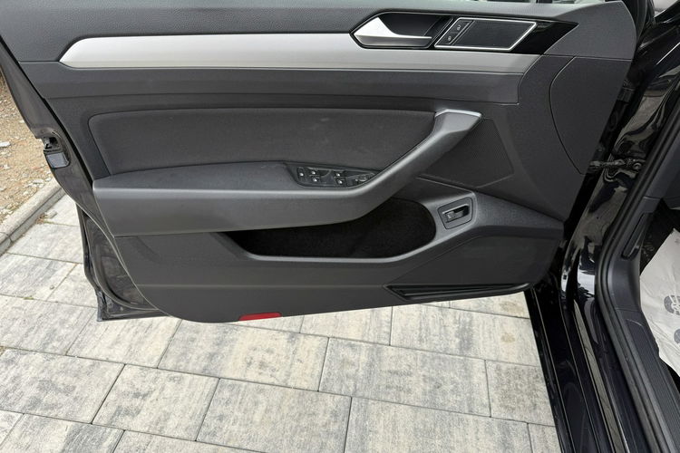 Volkswagen Passat Bardzo zadbana - oryginalny przebieg - zdjęcie 7