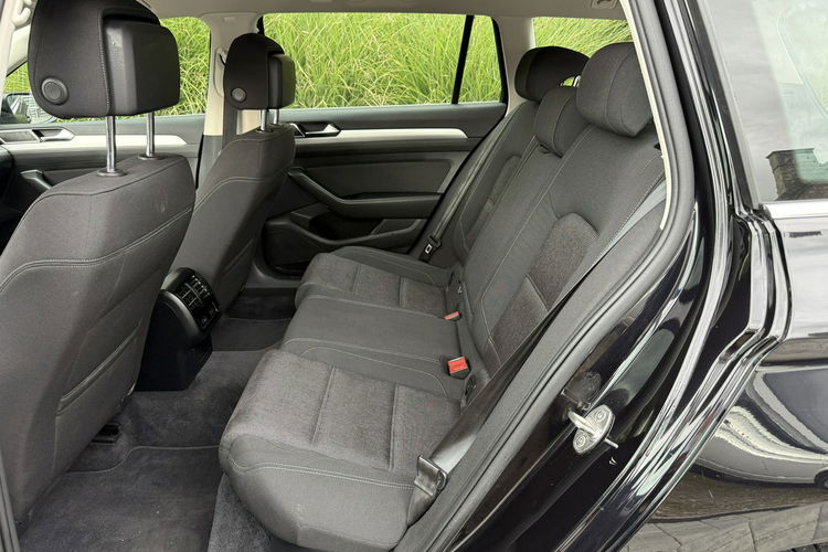 Volkswagen Passat Bardzo zadbana - oryginalny przebieg - zdjęcie 8