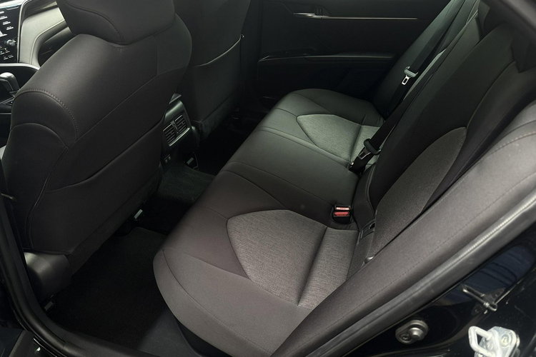 Toyota Camry 2.5 HSD 218KM COMFORT, salon Polska, gwarancja, FV23% zdjęcie 11