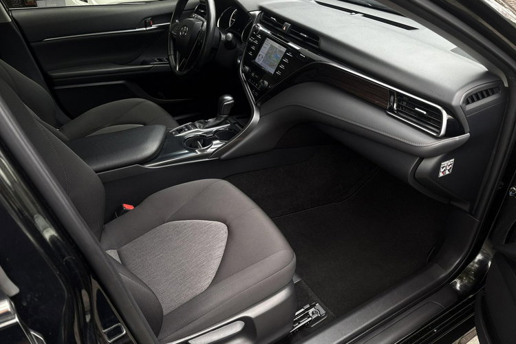 Toyota Camry 2.5 HSD 218KM COMFORT, salon Polska, gwarancja, FV23% zdjęcie 14