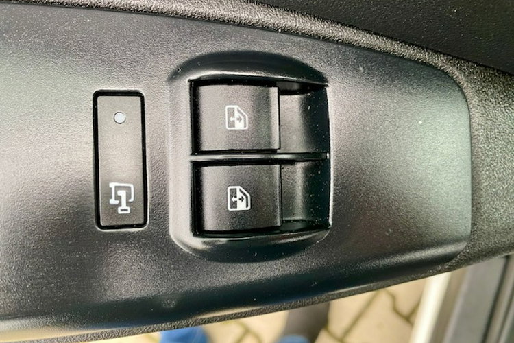 Fiat Doblo SALON PL / MROŻNIA - CHŁODNIA -20st.C / DŁUGI / 93 tys.km / GWARANCJA zdjęcie 15