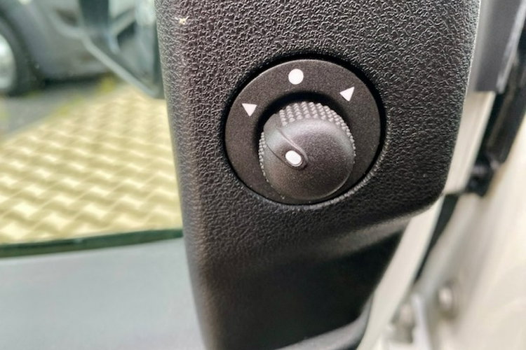 Fiat Doblo SALON PL / MROŻNIA - CHŁODNIA -20st.C / DŁUGI / 93 tys.km / GWARANCJA zdjęcie 19