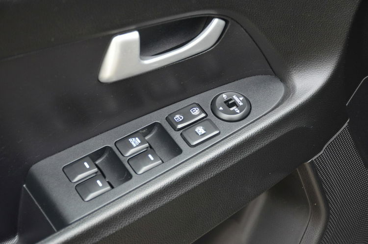 Kia Sportage Czarna Zarejestrowana 1.6GDI 135KM Serwis Navi Skóra Parktronik Alu zdjęcie 21