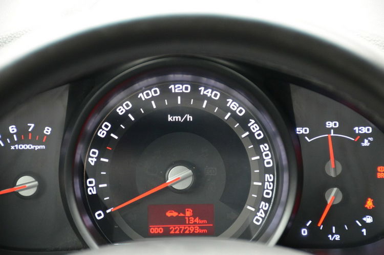 Kia Sportage Czarna Zarejestrowana 1.6GDI 135KM Serwis Navi Skóra Parktronik Alu zdjęcie 36