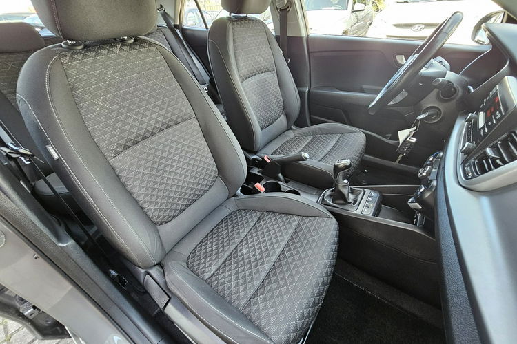 Kia Rio model 2018, grzana kierownica i fotele, asystent pasa, radar zdjęcie 11