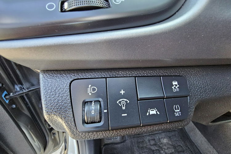 Kia Rio model 2018, grzana kierownica i fotele, asystent pasa, radar zdjęcie 20