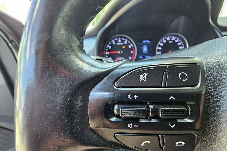 Kia Rio model 2018, grzana kierownica i fotele, asystent pasa, radar zdjęcie 23