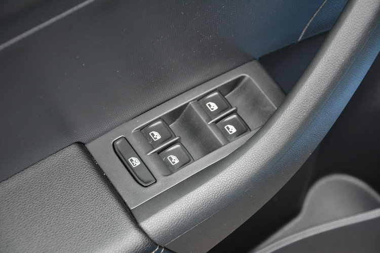 RAPID 1.4TDI (90KM) DSG Parktronic Klimatronic z Niemiec ASO Skoda zdjęcie 25