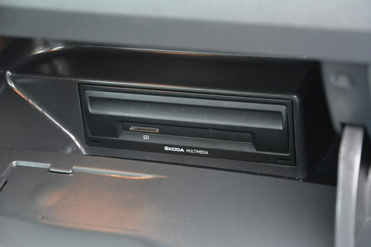 RAPID 1.4TDI (90KM) DSG Parktronic Klimatronic z Niemiec ASO Skoda zdjęcie 27