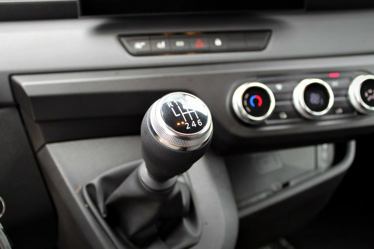 Master Renault Master kontener 9eup + winda BAR 750kg zdjęcie 26