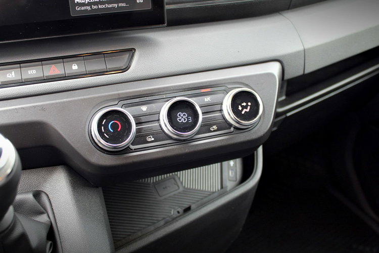 Master Renault Master kontener 9eup + winda BAR 750kg zdjęcie 27