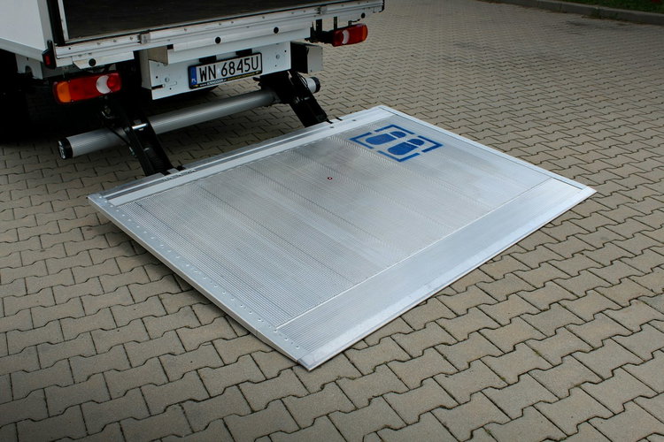 Master Renault Master kontener 9eup + winda BAR 750kg zdjęcie 35