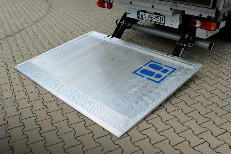 Master Renault Master kontener 9eup + winda BAR 750kg zdjęcie 36