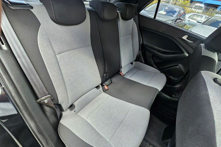 Hyundai i20 Grzane fotele i kierownica, asystent pasa ruchu, zdjęcie 13