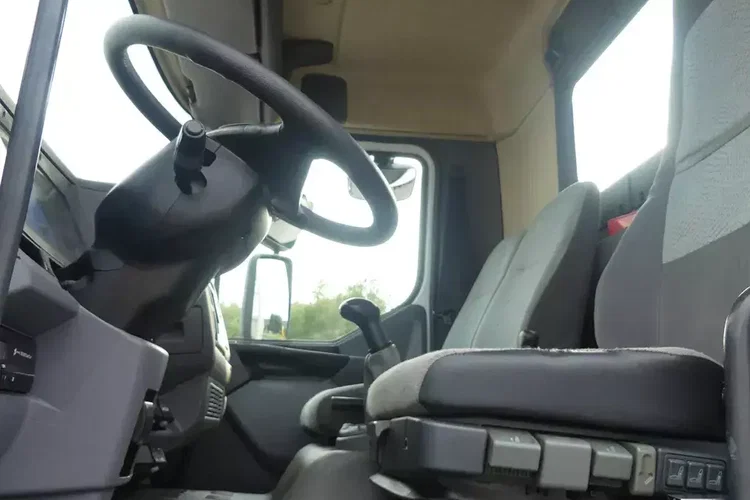 Renault MIDLUM 180 4x4 / WYWROTKA + HDS HIAB SKŁADANY W Z / zdjęcie 18