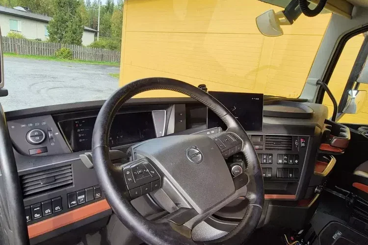 Volvo FH 750 8x4 / 2 osie podnoszone / Do przewozu drewna zdjęcie 10