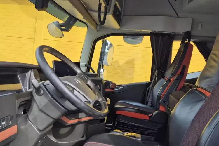 Volvo FH 750 8x4 / 2 osie podnoszone / Do przewozu drewna zdjęcie 11