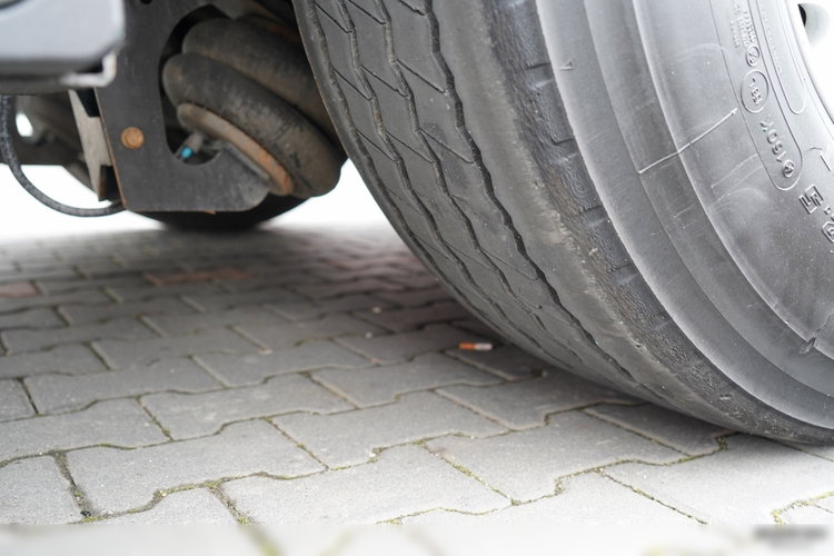 KNAPEN / RUCHOMA PODŁOGA / WALKING FLOOR 90 m3 / 2021 ROK / OŚ PODNOSZONA / OSIE SAF / ALUFELGI / zdjęcie 19