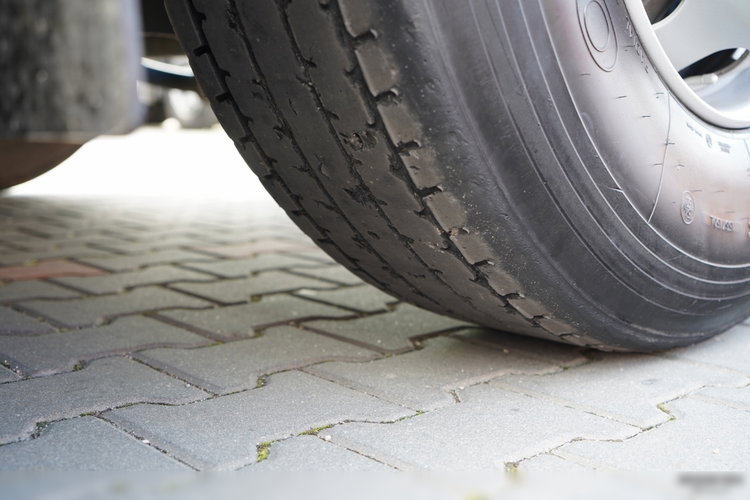 Mercedes BENZ / ACTROS 2548 / 6x2 /  ZESTAW BURTOWY - 6, 5 M / OŚ PODNOSZONA / +HDS FASSI /  wysów : 10.85 M / SIODEŁKO / ROTATOR / WIDŁY DO PALET / PRZYCZEPA 6, 5 M / SAF /  zdjęcie 44