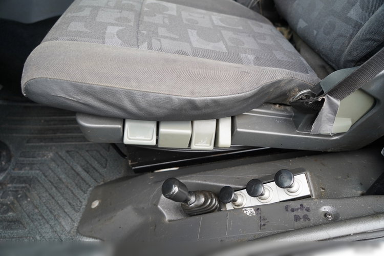 Mercedes AXOR 2636 / 6x4 / WYWROTKA 2 stronna / HYDROKLAPA / HYDROBURTA / SPECJALNY/  CZOŁOWNICA / MANUAL  zdjęcie 32