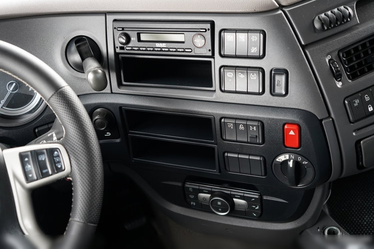 DAF XF 480 / SOLÓWKA / 6X2 / MEGA / OŚ PODNOSZONA / KLIMATYZACJA POSTOJOWA / 2019 / zdjęcie 36