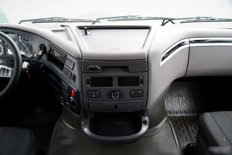 DAF XF 480 / SOLÓWKA / 6X2 / MEGA / OŚ PODNOSZONA / KLIMATYZACJA POSTOJOWA / 2019 / zdjęcie 37